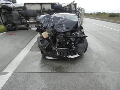A7 bei Neumünster: Pkw kracht in Wohnmobil – drei Schwerverletzte