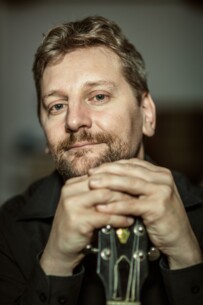 Bluesmusiker Jimmy Reiter rockt das Kulturwerk in großer Besetzung