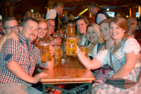 Ozapft is! Das Oktoberfest-Zelt ist eröffnet (Fotogalerie)