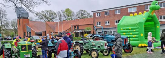 Ostereiersuche mit Waffelbäckerei und Oldie-Schlepperfreunden