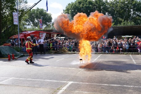 112 Jahre Berufsfeuerwehr Neumünster lockt mehr als 10.000 Besucher auf die Blaulichtmeile