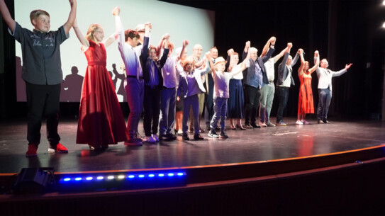 Begeisternde Premiere "Das Geheimnis der toten Vögel" im Kurhaustheater