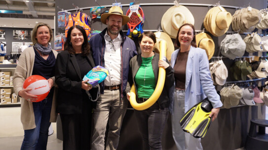 Schwimmkurse gesichert - dodenhof unterstützt mit Spende