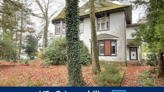 Sanierungsbedürftige Villa mit Anbau auf parkähnlichem Grundstück in Schenefeld (Mittelholstein)