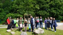 Die KiTa „Kleine Wunder" übernimmt die Gießpatenschaft für den „Kinderrechte-Baum"