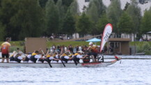 Im Gleichschlag zum Sieg: Drachenbootrennen kehrt an den Norderstedter Stadtparksee zurück