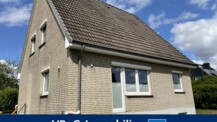 Zwischen Lübeck und Reinfeld:
Einfamilienhaus mit Vollkeller in ruhiger Wohnlage (A 3773)