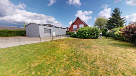 200 m²-Halle mit angeschlossenem 150 m² Wohn-/Bürogebäude auf 1.700 m² Grundstück - zentral gelegen
