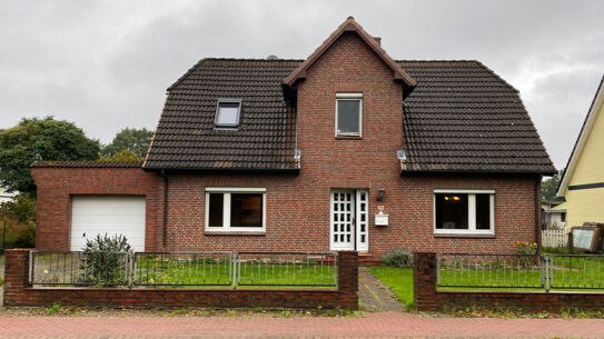 Handwerker aufgepasst! Einfamilienhaus auf großem Grundstück in Todesfelde