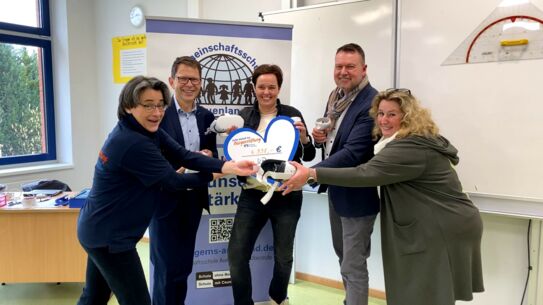 Bürgerstiftung VR Bank in Holstein unterstützt Berufsorientierung durch VR Brillen
