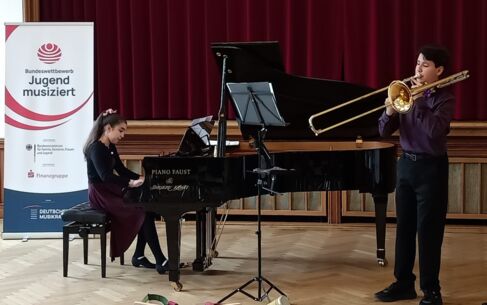 Martha und Elias Lampe beim Vortrag in Wuppertal