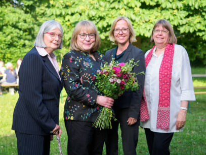 Glückwünsche zur Wahl: Dr. Jutta Lüttges, Simone Pottmann, Nora Steen und Almut Witt (v. l.)