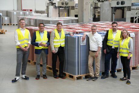 Austausch bei der Günter Hoffmann GmbH & Co. KG: IHK-Trainee Tristan Altenburg, Lars Schöning, Hauptgeschäftsführer der IHK zu Lübeck, IHK-Vicepräses Ulf Pielke, Henrik Jensen, Geschäftsführer der Günter Hoffmann GmbH & Co. KG, Kai-Uwe Adams, Leiter der I