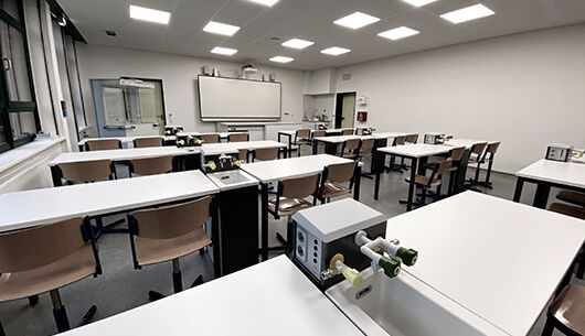 Moderniesierter Chemieraum der Dietrich-Bonhoeffer-Schule