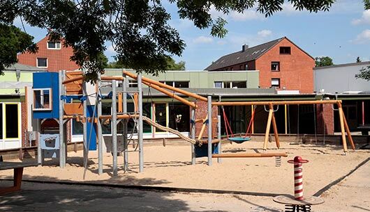 Neue Spielanlagen für Grundschulen eingeweiht