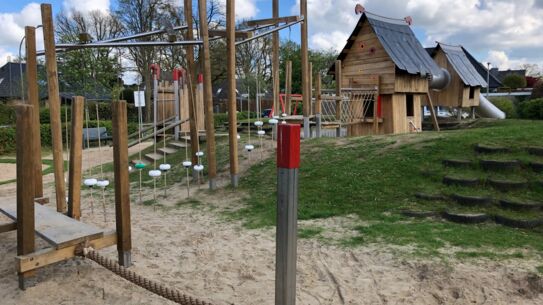 „Wikingerdorf“ in Glashütte ist fertig: Spielplatz Eiderstraße wieder geöffnet