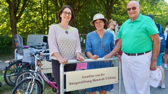 Vier neue Fahrradständer im Bürgerpark – Dank an die Bürgerstiftung
