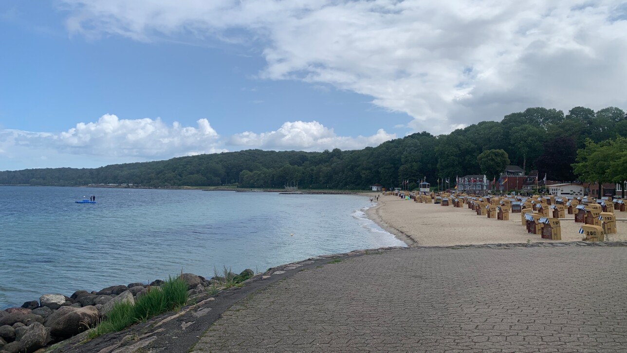 Ein Bummel am Heikendorfer Strand ist eine schnelle Reise wert!