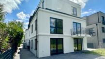 Hamburg Hummelsbüttel: Vermietete Stadtvilla mit 5 Wohnungen - modern, hochwertig & energieeffizient