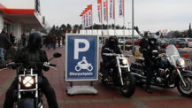 Motorrad-Ausstellung: Helm auf, Visier runter