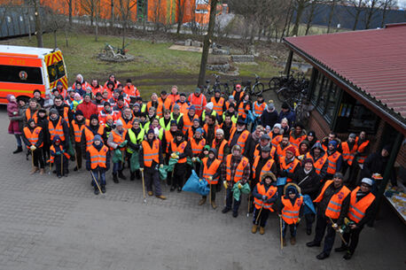 „Frühjahrsputz“ trotz eisigem Wind – 100 Helfer räumen auf