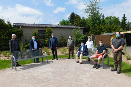 Spende von hochwertigen Sitzbänken