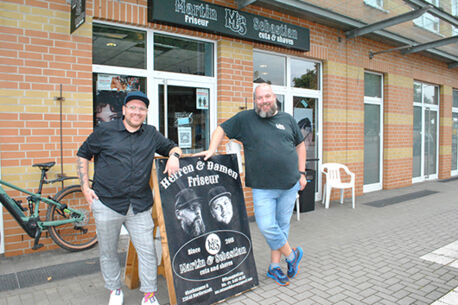 Sebastian Uerz: Ein Friseursalon mit Weihnachtswunschbaum