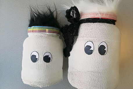 Monster-Basteln und Bücherherbst in der Stadtbücherei