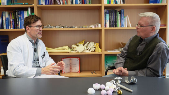 Das Knie schmerzt. Was tun?