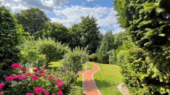 Sehr gute Raumaufteilung-nettes Ambiente-großes angelegtes Grundstück-Innenstadtnähe (A3318)