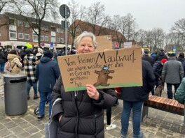 Rund 500 demonstrieren in Bad Bramstedt gegen „Rechts“