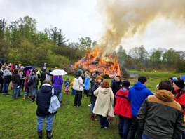 THW-Familien-Osterfeuer trotz Regen ein voller Erfolg