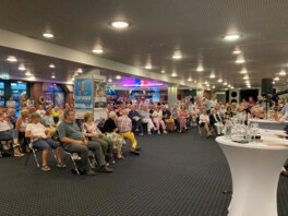 Volles Haus bei Katrin Schmieder - Hans-Joachim Grote zu Gast
