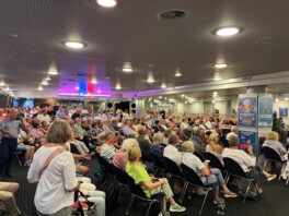 Volles Haus bei Katrin Schmieder - Hans-Joachim Grote zu Gast