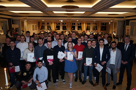 Fachkräfte statt „Klookschieter“ Freisprechung der KFZ Innung