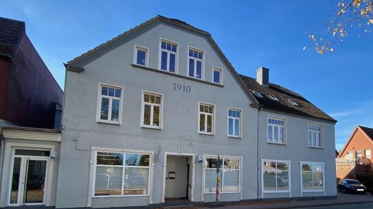 RESERVIERT: Beeindruckende Immobilie in Bornhöved – Wohnen und Arbeiten perfekt vereint