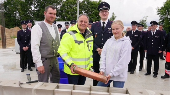 Der Grundstein für ein neues Feuerwehrhaus ist gelegt