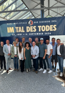 Die Karl-May-Stars auf dem Weg ins "Tal des Todes"