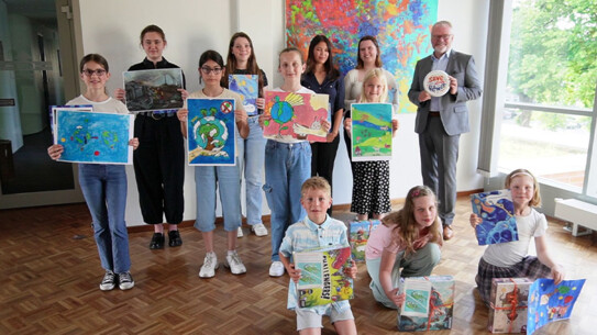 "Der Erde eine Chance geben" Sieger des Malwettbewerbs prämiert