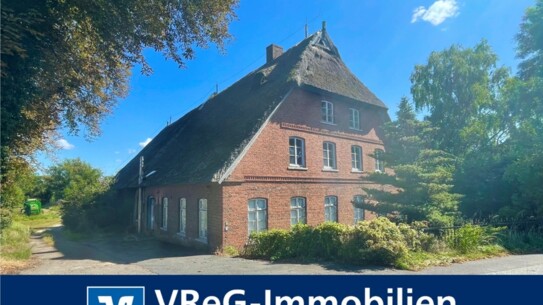 NEUAUFLAGE: Denkmalgeschütztes Bauernhaus an der Elbe in Kirchwerder, 4 ha Boden inkl. Baugrundstück