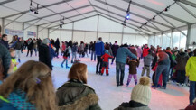 Weihnachten bei MÖBEL KRAFT: Eislaufen und Puppen-Theater