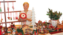 Der Weihnachtsmarkt im Zelt lädt zum Entdecken ein