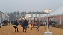 Großer Weihnachtsmarkt mit Kunsthandwerk