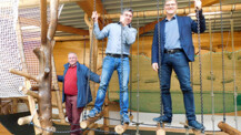 Flüchtlinge besuchen FUN - Arena