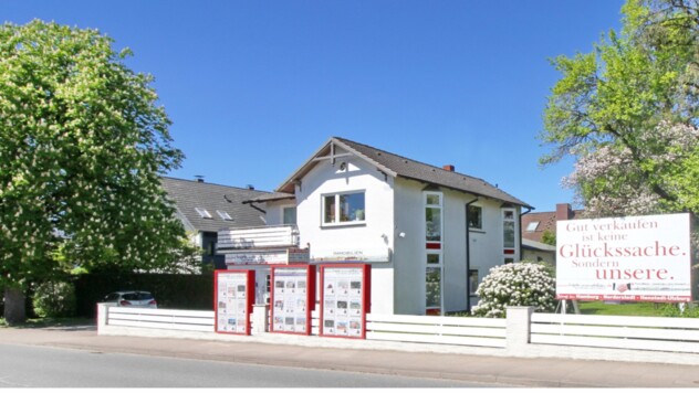 Firmenzentrale in Henstedt-Ulzburg 04193 / 92 007